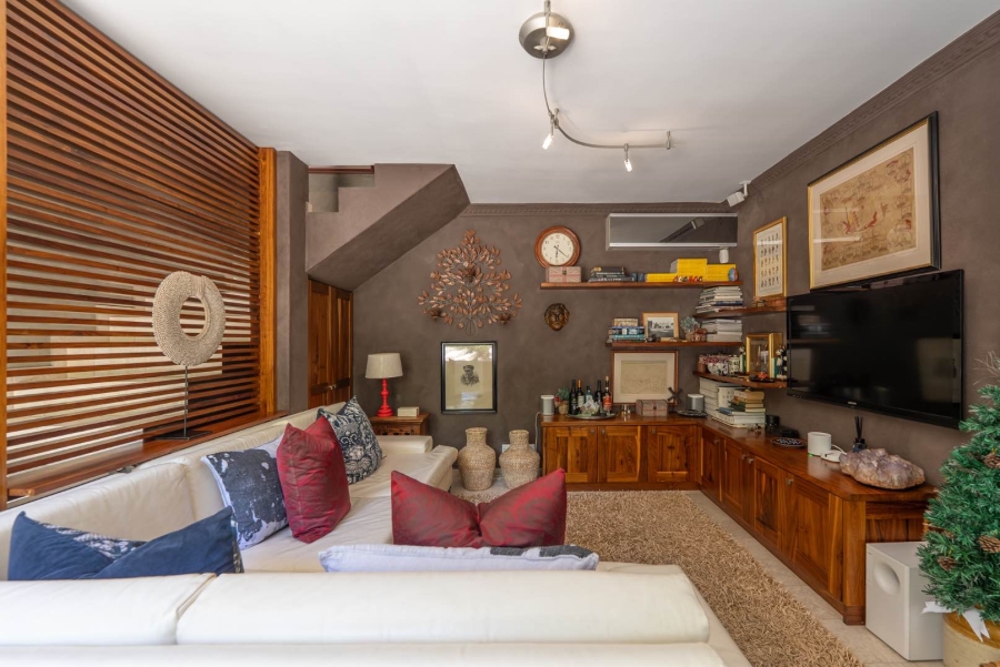 2 Bedroom Property for Sale in Tamboerskloof Western Cape